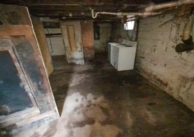 basement with washer / clothes dryer