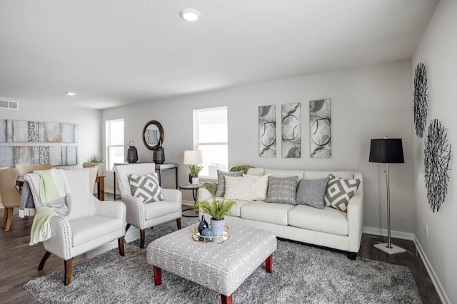 living area featuring visible vents, baseboards, wood finished floors, and recessed lighting