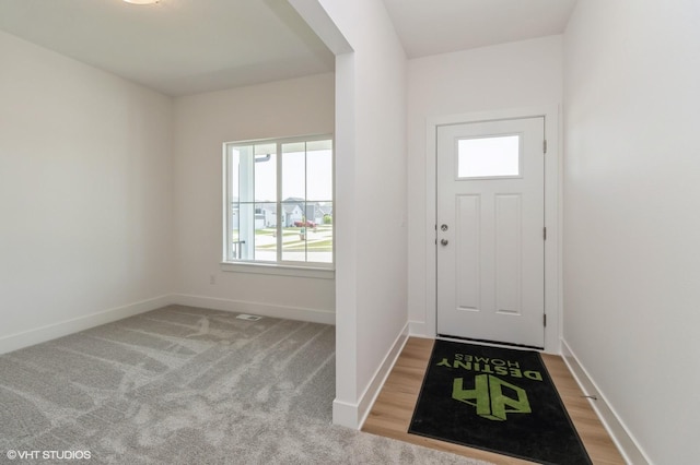 6918 SE 7th Ave, Pleasant Hill, IA 50327 - foyer entrance featuring baseboards