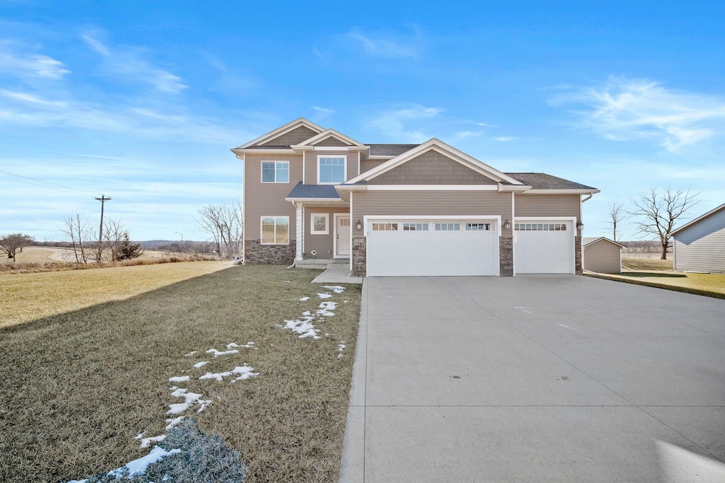 view of front of home featuring a front yard and a garage