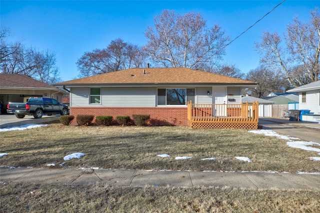 view of front of home with a front lawn