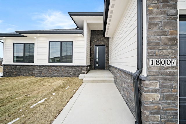 entrance to property with a yard