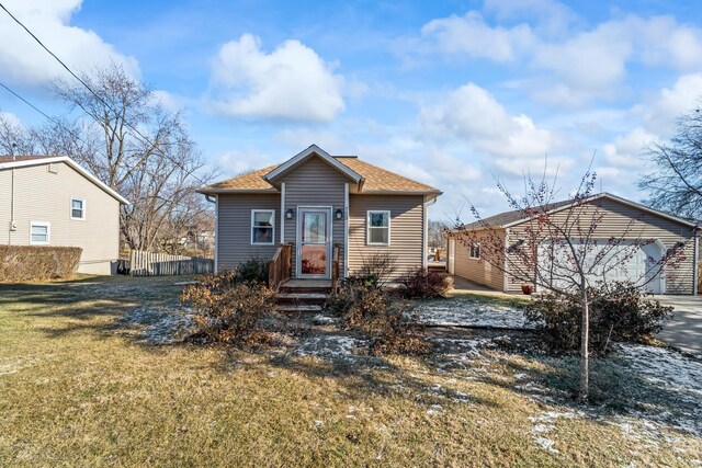 view of front of home featuring a front lawn and a garage