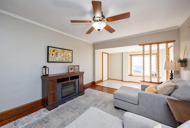 living room with ornamental molding, ceiling fan, and light hardwood / wood-style floors