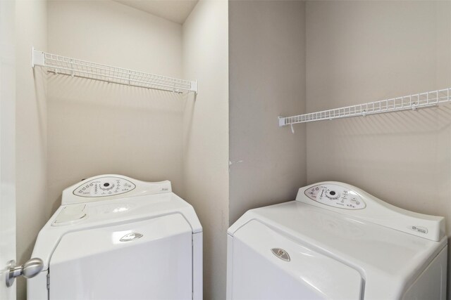 laundry room with laundry area and washer and clothes dryer