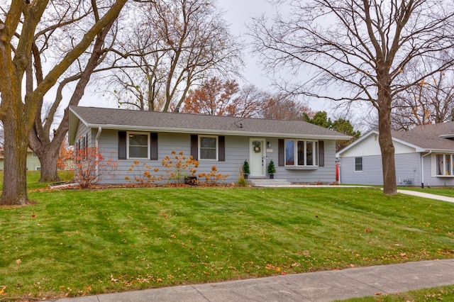 ranch-style home featuring a front lawn