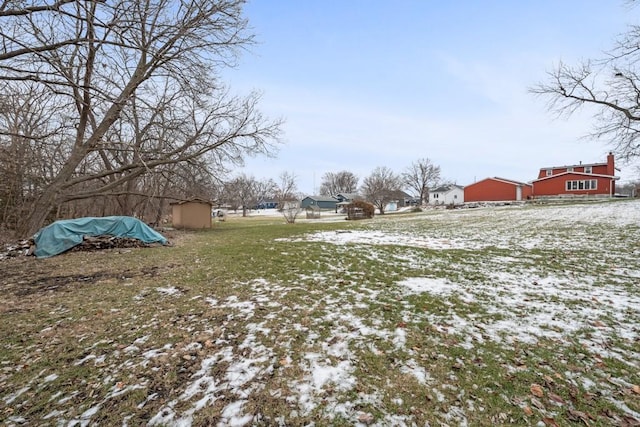 view of yard layered in snow