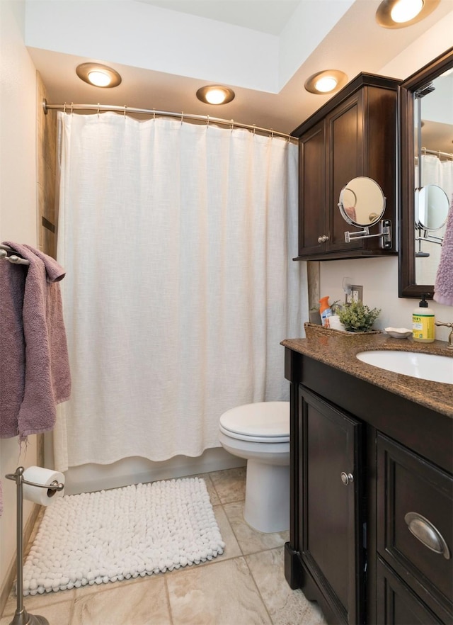 bathroom with toilet, a shower with curtain, and vanity