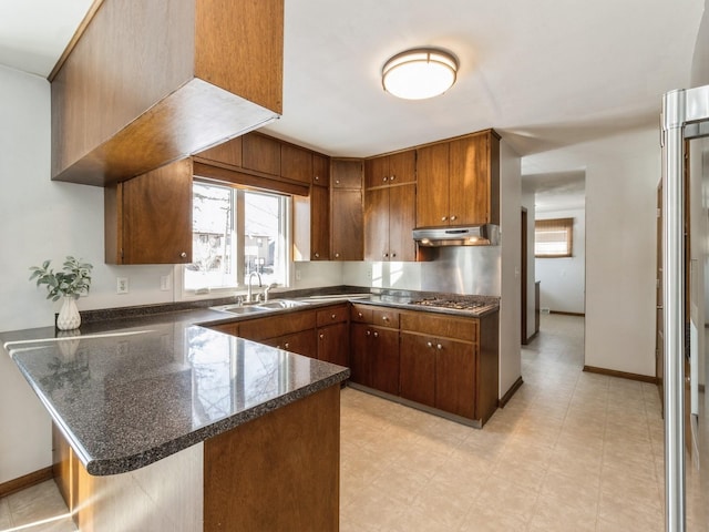 kitchen featuring sink, stainless steel gas cooktop, plenty of natural light, and kitchen peninsula