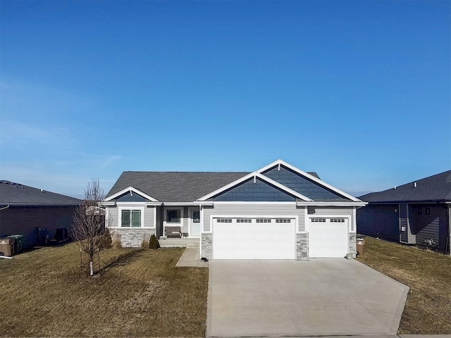 view of front of property featuring a front lawn and a garage