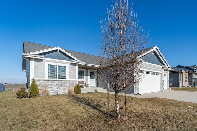 view of front facade featuring a front yard and a garage