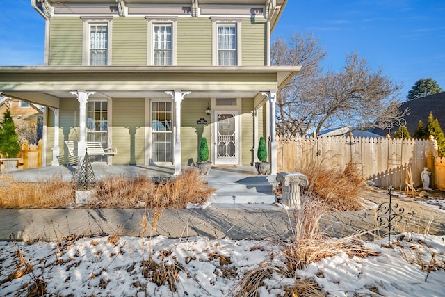 view of front of property featuring a porch