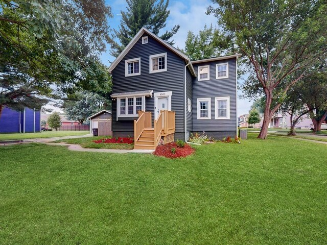 view of front facade featuring a front yard