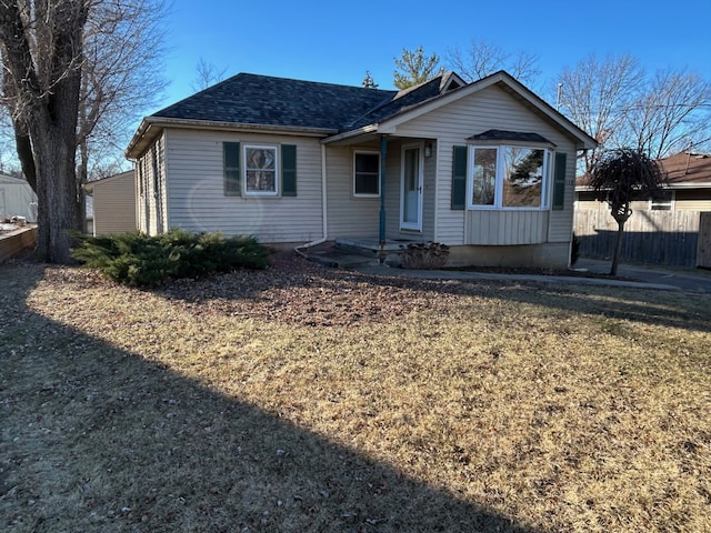 view of front of property with a front lawn