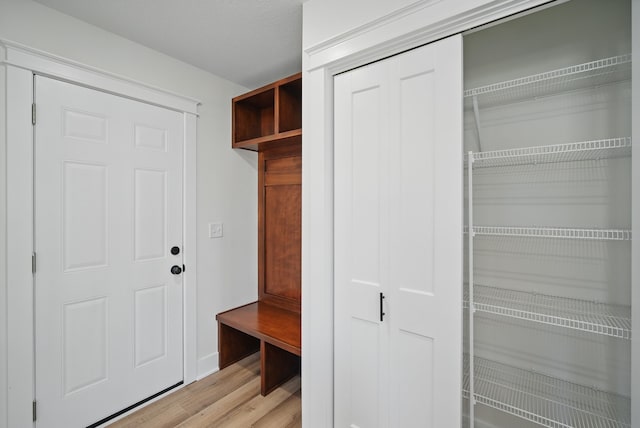 2527 Shaw St, Des Moines, IA 50317 - mudroom with light wood-style flooring and baseboards