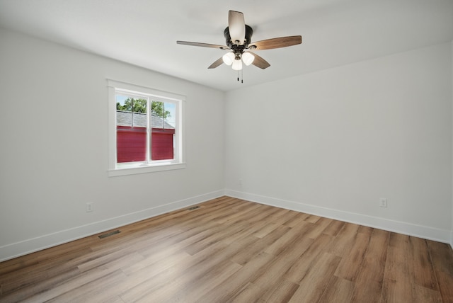 2527 Shaw St, Des Moines, IA 50317 - empty room featuring light wood finished floors, a ceiling fan, and baseboards