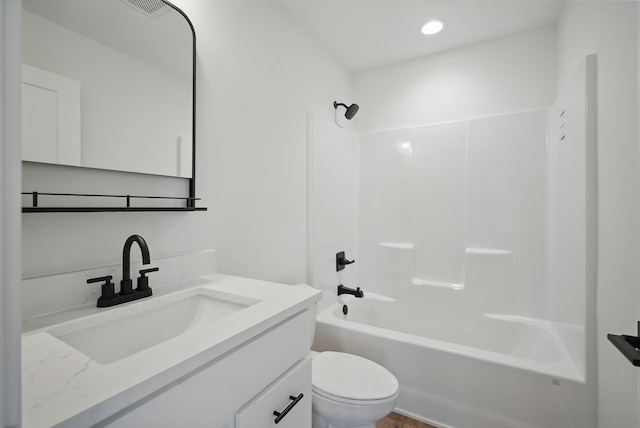 2527 Shaw St, Des Moines, IA 50317 - full bathroom with toilet, vanity, and shower / washtub combination