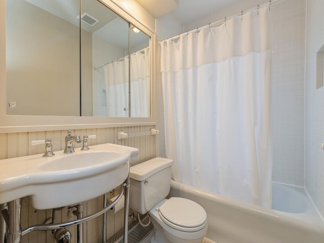 full bathroom with toilet, shower / bathtub combination with curtain, and sink