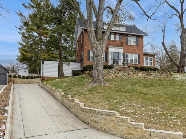 view of front facade with a front lawn