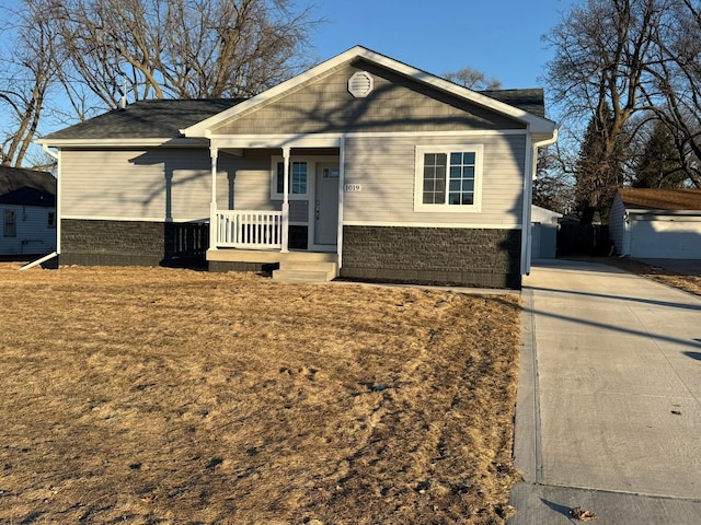 view of front facade with a front yard and covered porch