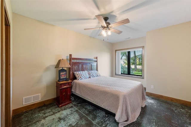 bedroom with ceiling fan