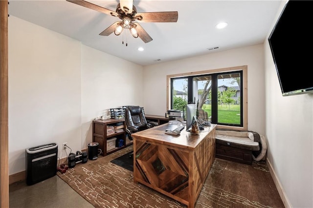 office area with ceiling fan