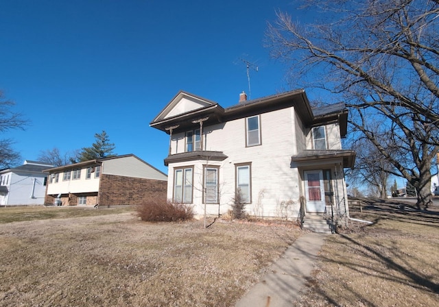 view of front of property with a front lawn