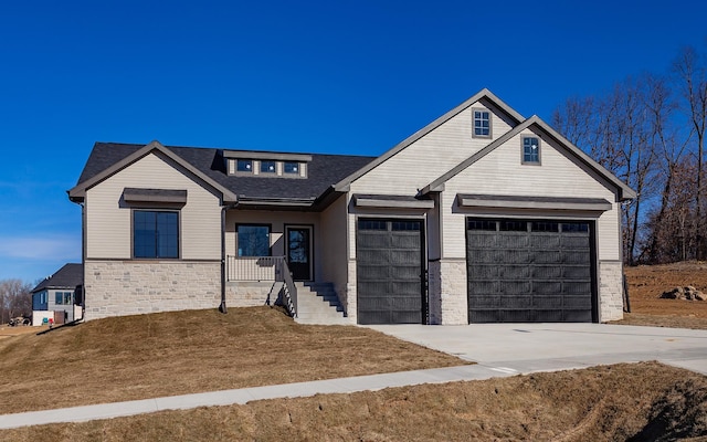 view of front of property with a front yard