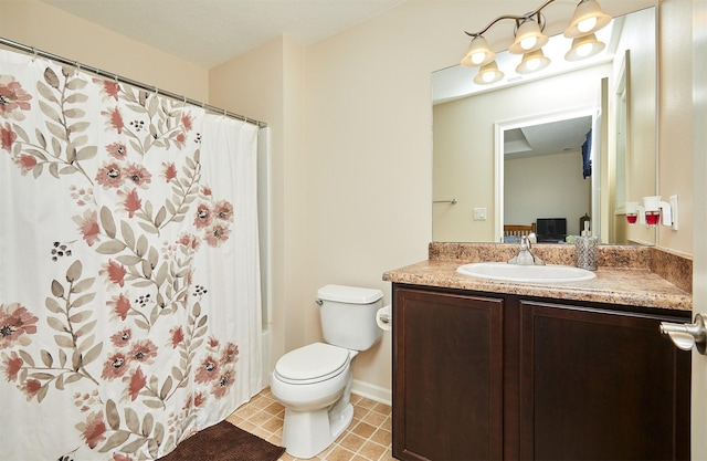 full bathroom featuring a shower with curtain, baseboards, toilet, and vanity