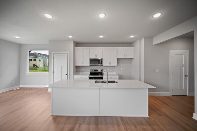 503 43rd St SW, Altoona, IA 50009 - kitchen featuring appliances with stainless steel finishes, a sink, baseboards, light wood-type flooring, and recessed lighting