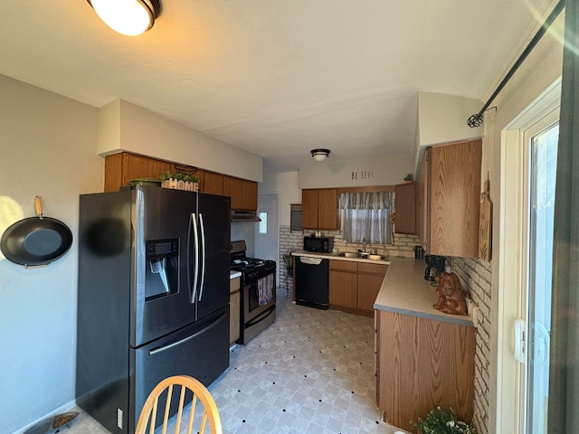 kitchen with sink, tasteful backsplash, and black appliances