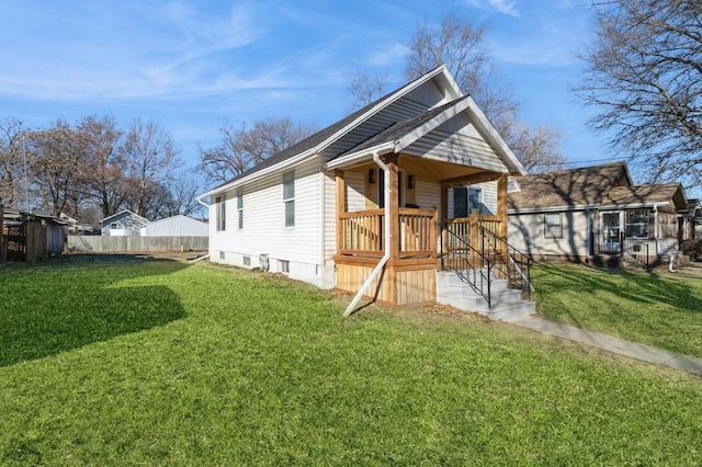 view of side of property featuring a lawn