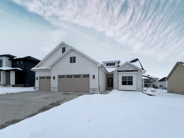 view of front facade featuring a garage