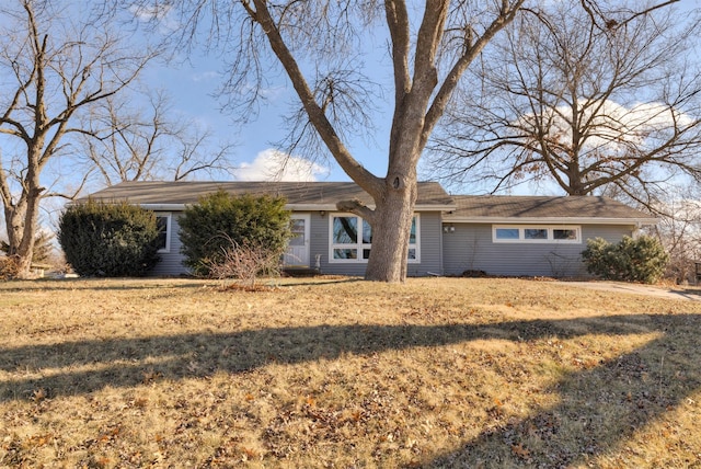 ranch-style home with a front yard