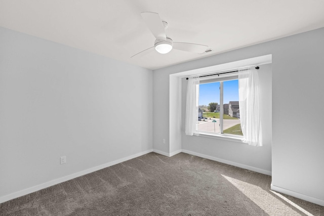 carpeted empty room featuring ceiling fan