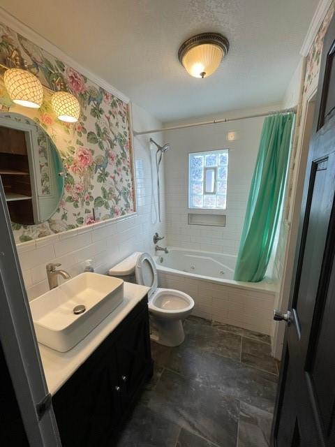 full bathroom featuring vanity, toilet, crown molding, and shower / bath combo with shower curtain