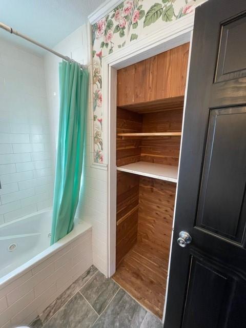 bathroom with shower / bath combo