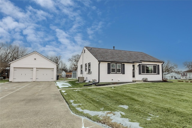 view of front facade featuring a front yard and cooling unit