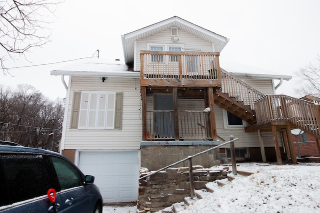 view of front facade featuring a garage