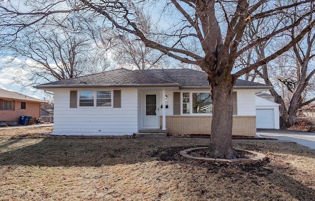 view of front of property featuring a garage and a front yard