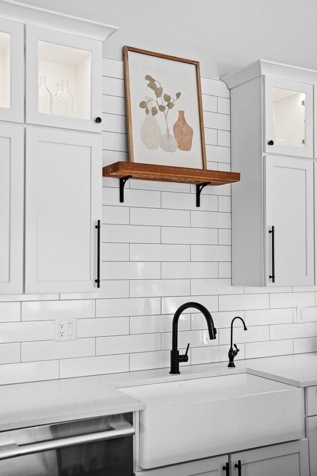 interior space with sink and decorative backsplash