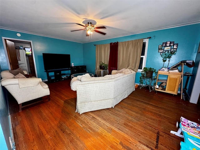 living room featuring hardwood / wood-style floors, ornamental molding, and ceiling fan