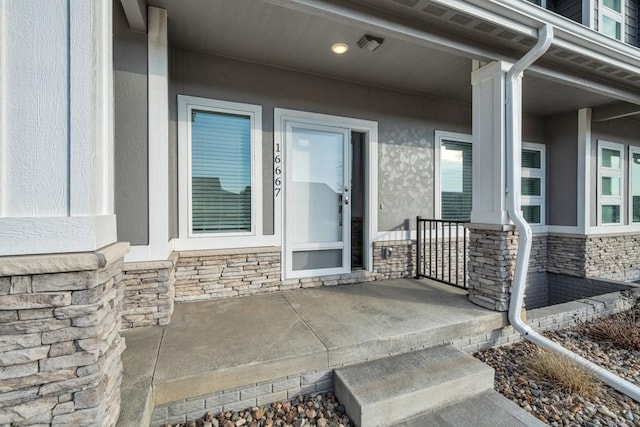 doorway to property with covered porch