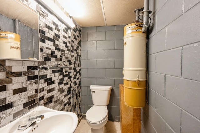 bathroom featuring sink and toilet