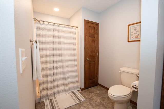 bathroom featuring toilet and a shower with shower curtain