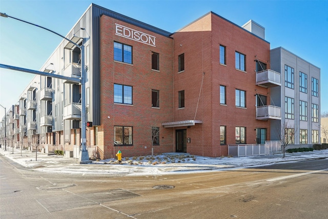 400 SW 7th St Unit 105, Des Moines, IA 50309 - snow covered property