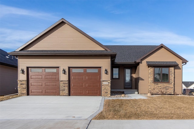 view of front facade featuring a garage