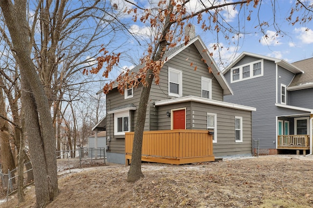 view of front facade featuring a wooden deck