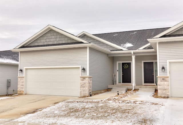 view of front facade featuring a garage