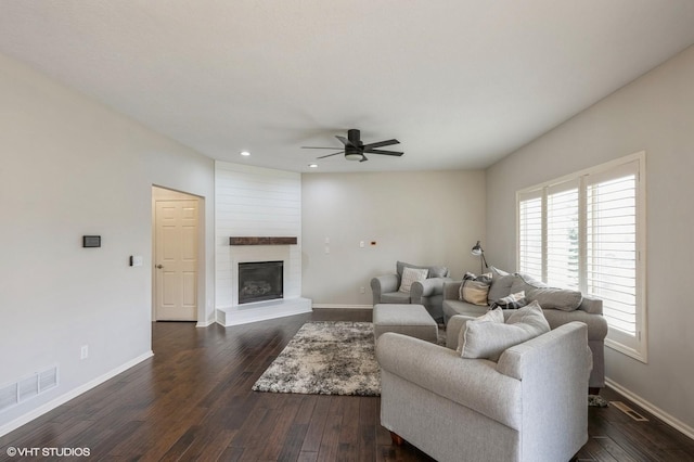 living area featuring dark wood-style floors, baseboards, a ceiling fan, and visible vents